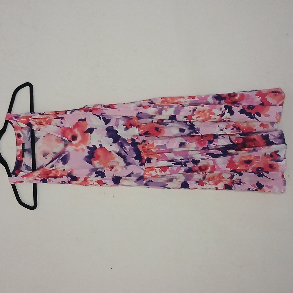 Floral print‎ halter V-neckline dress by Staccato